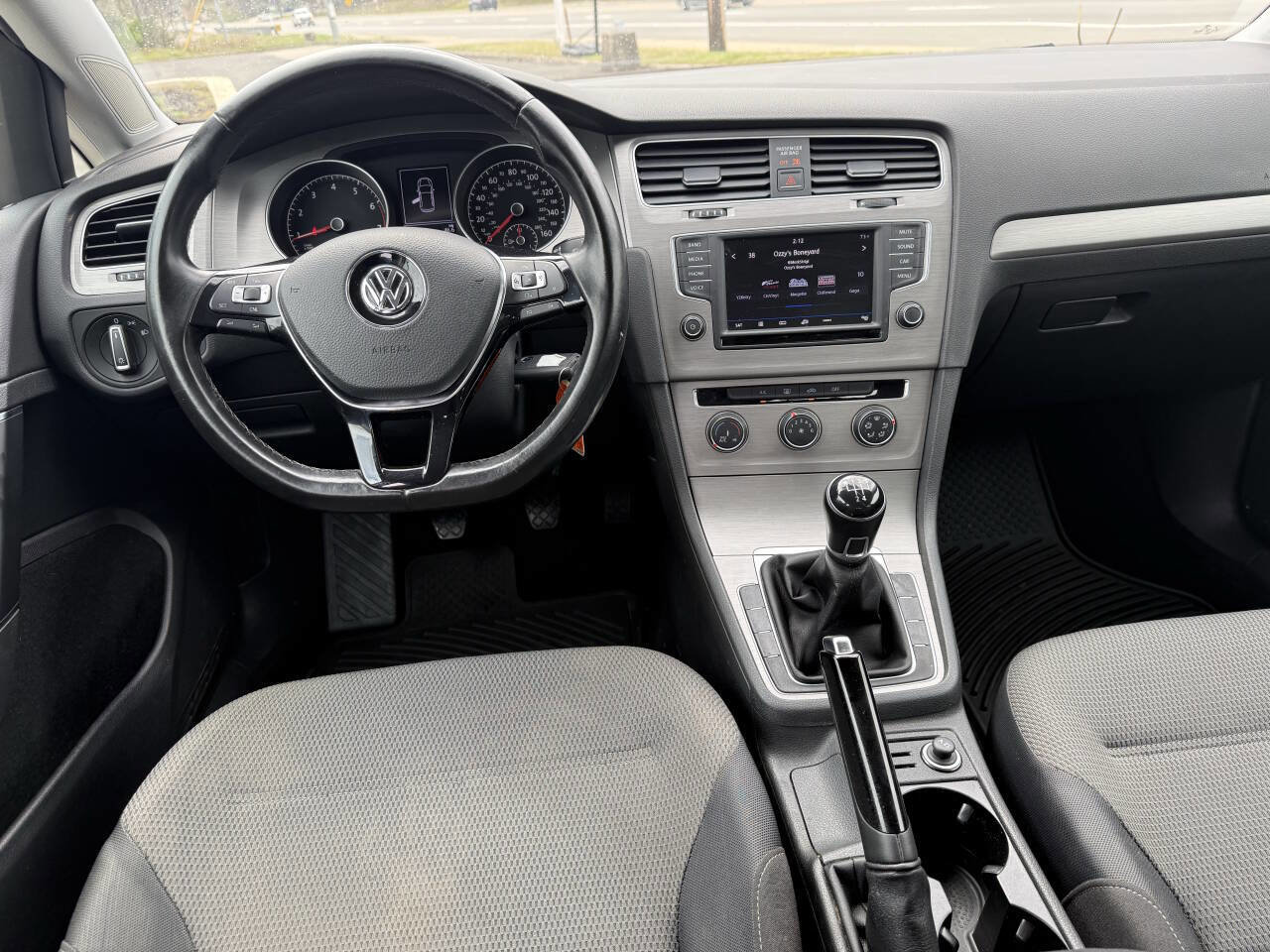 Used 2017 Volkswagen Golf S image 9