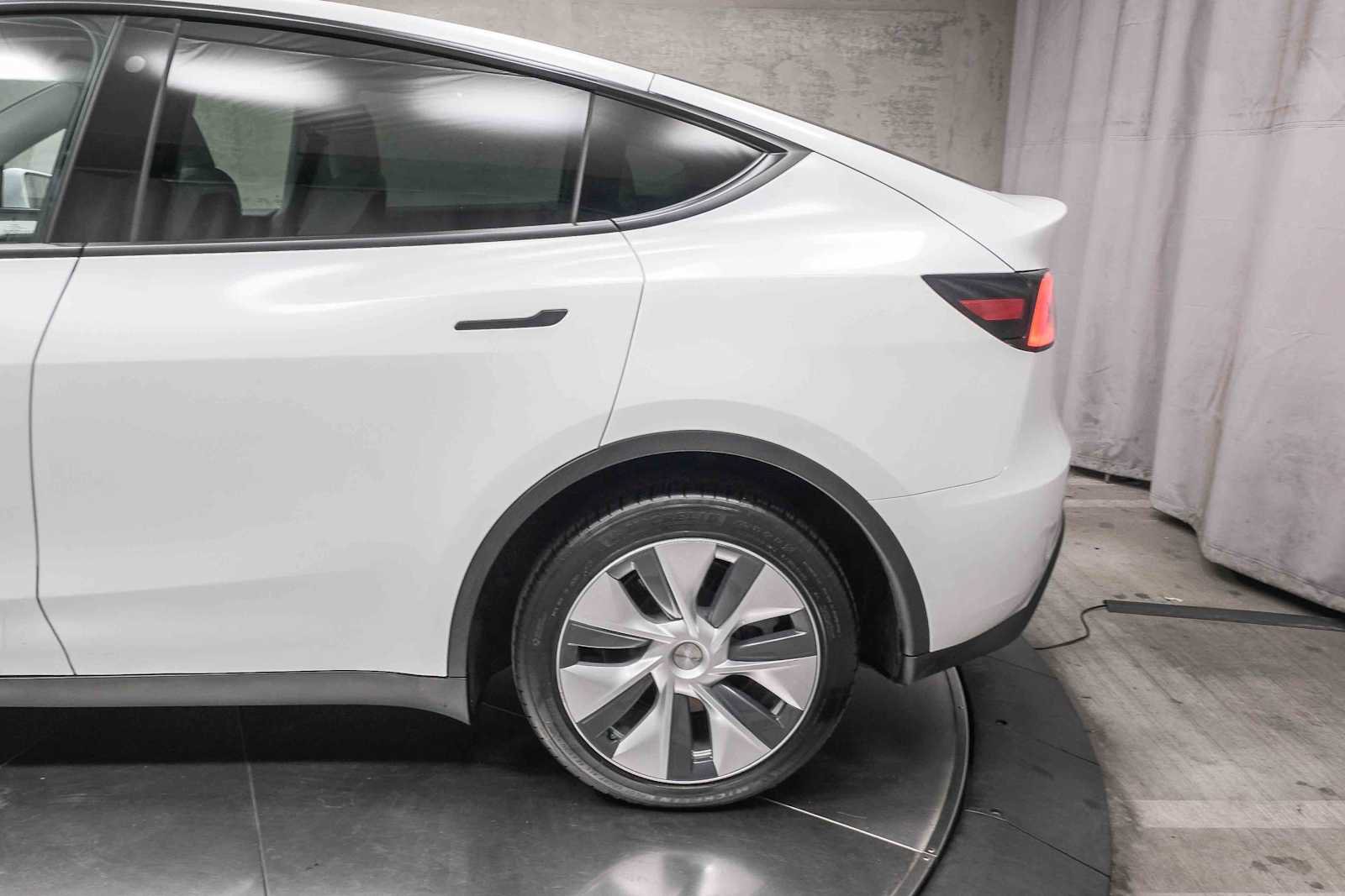 Used 2023 Tesla Model Y AWD image 8