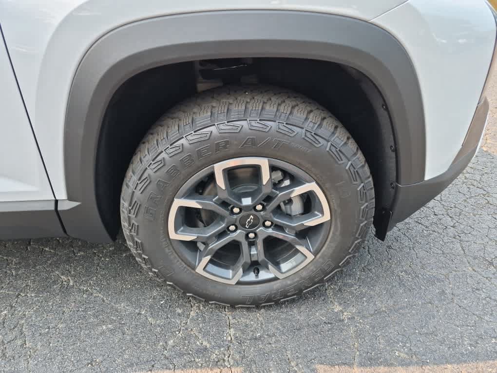 New 2026 Chevrolet Equinox ACTIV w/ Convenience Package III AWD/4WD image 9