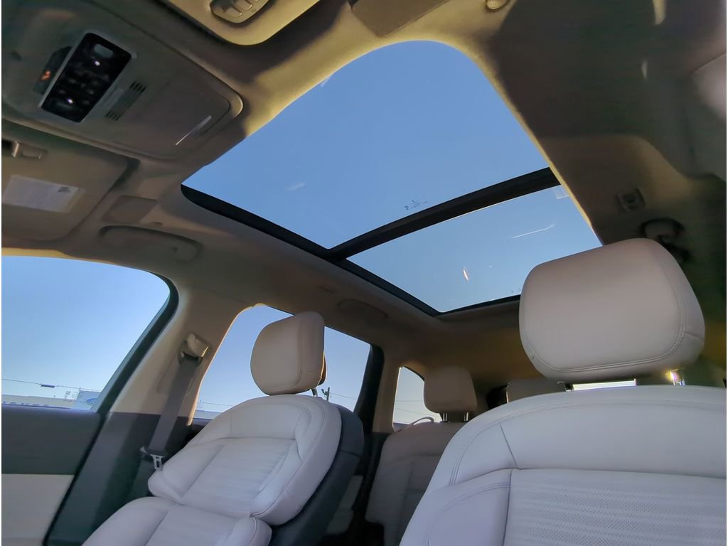 Used 2025 Lincoln Nautilus Reserve image 21