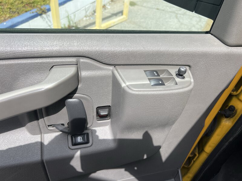 Used 2021 GMC Savana 3500 w/ Power Convenience Package RWD image 18