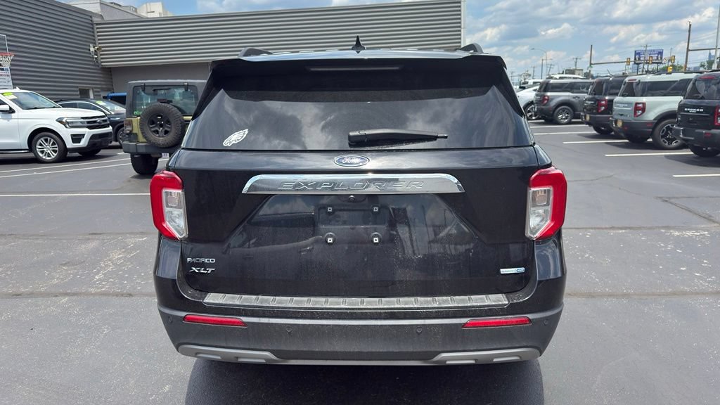 Used 2020 Ford Explorer XLT w/ Equipment Group 202A AWD/4WD image 6