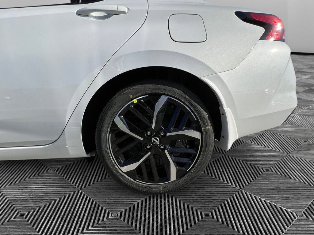 Certified 2025 Nissan Versa SR w/ Trunk Package image 38