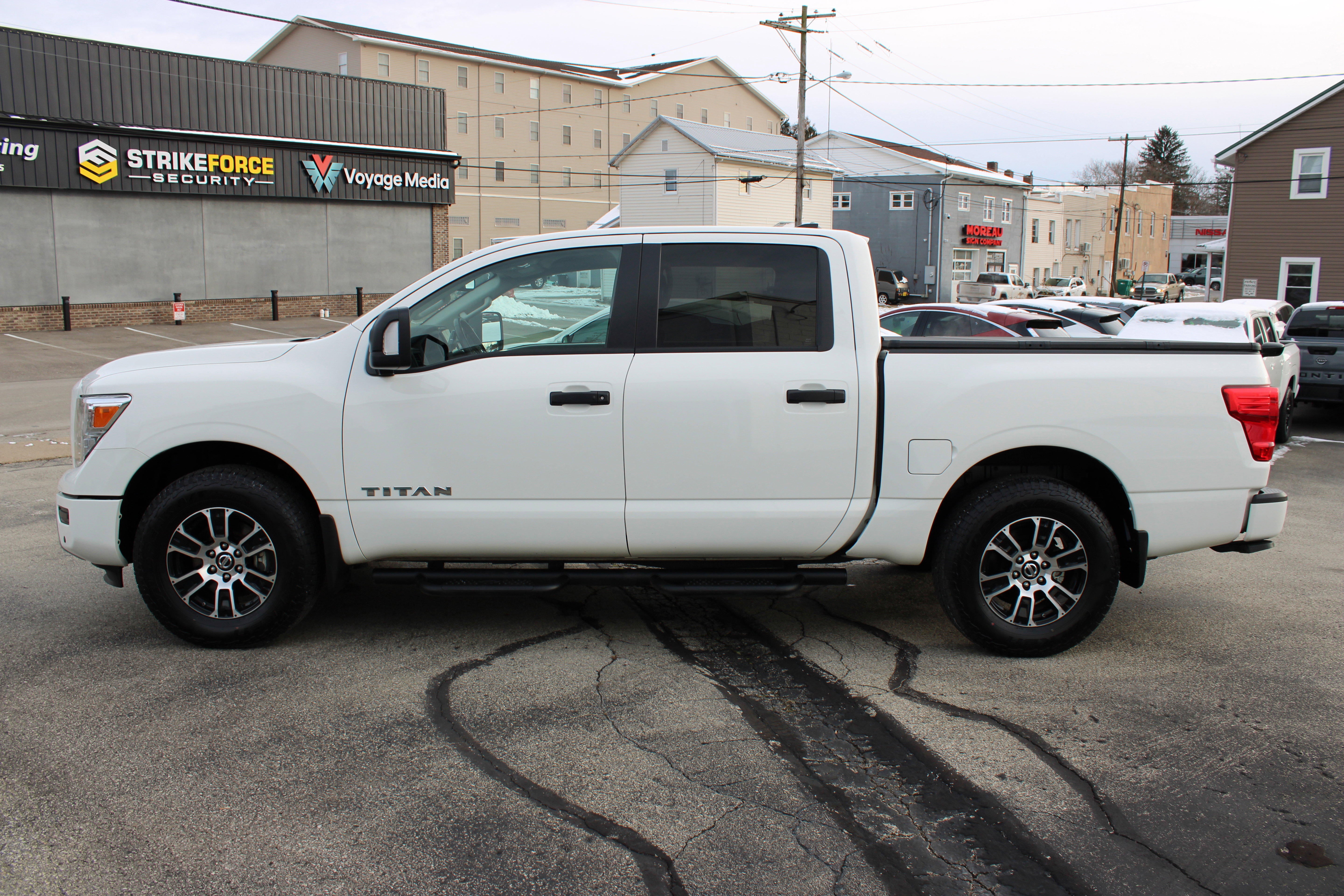 Certified 2022 Nissan Titan SV w/ SV Convenience Package image 2
