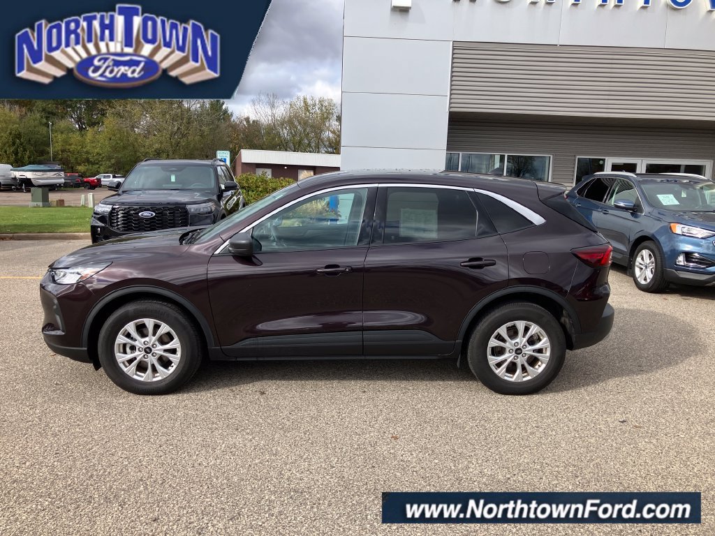 Used 2023 Ford Escape Active AWD/4WD image 1