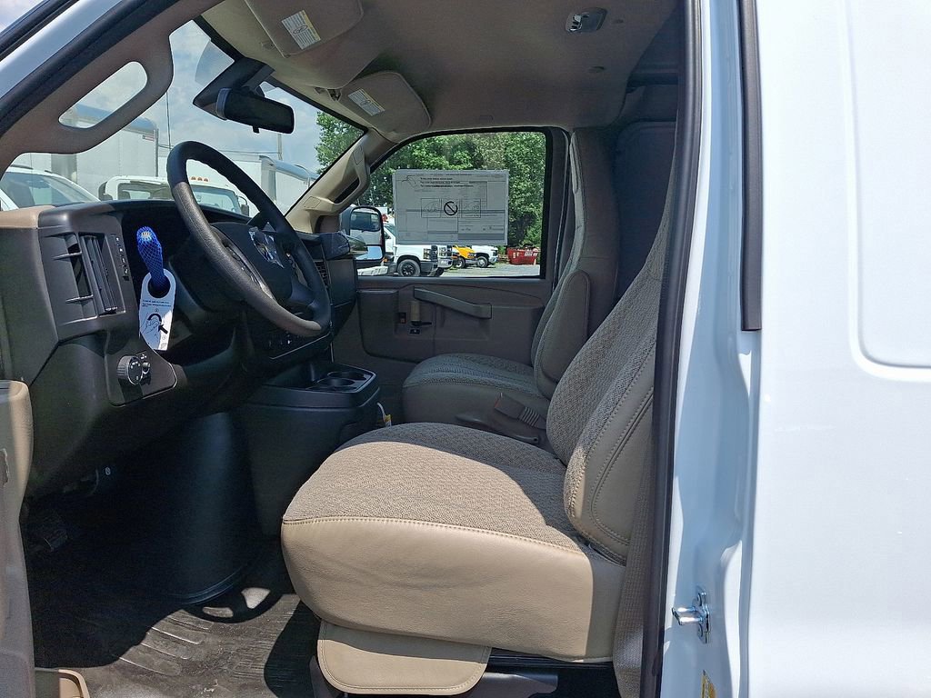 New 2025 Chevrolet Express 3500 w/ Driver Convenience Package image 8