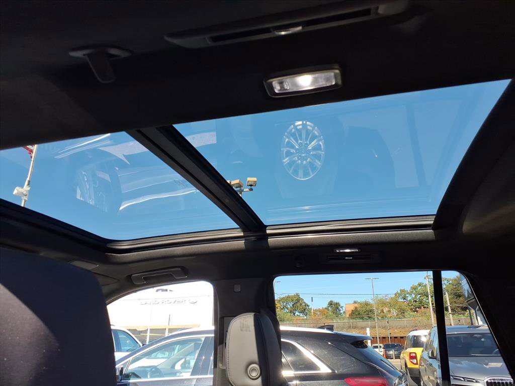 Certified 2024 Cadillac Escalade Sport w/ LPO, ONYX Package image 15