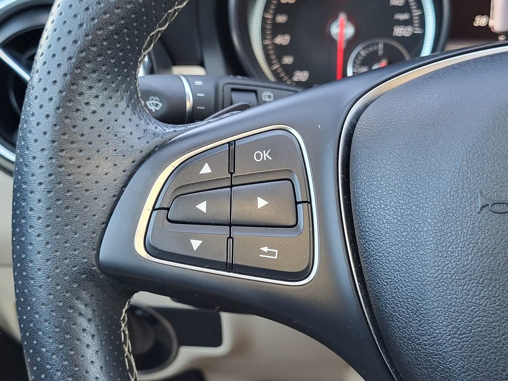 Used 2019 Mercedes-Benz GLA 250 4MATIC w/ Premium Package image 13