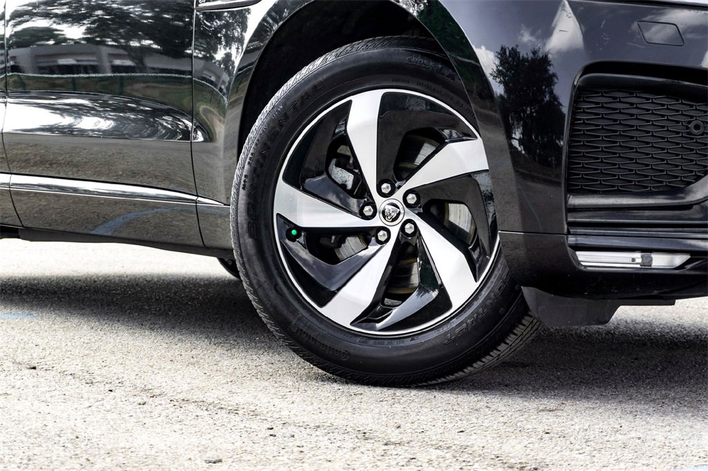 Used 2024 Jaguar F-PACE R-Dynamic S image 2