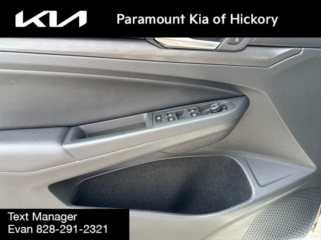 Used 2022 Volkswagen GTI SE FWD image 17