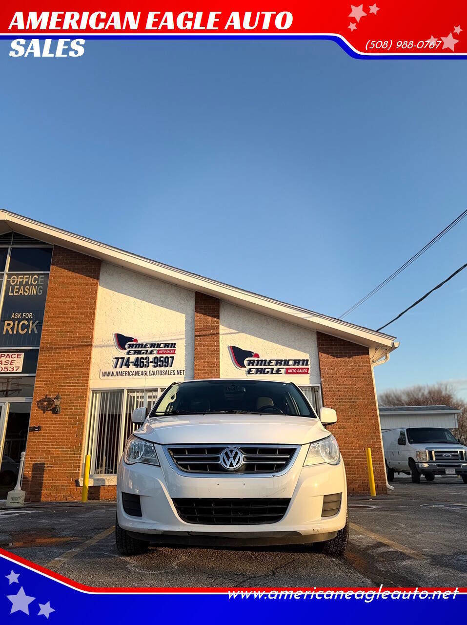 Used 2013 Volkswagen Routan SE image 1