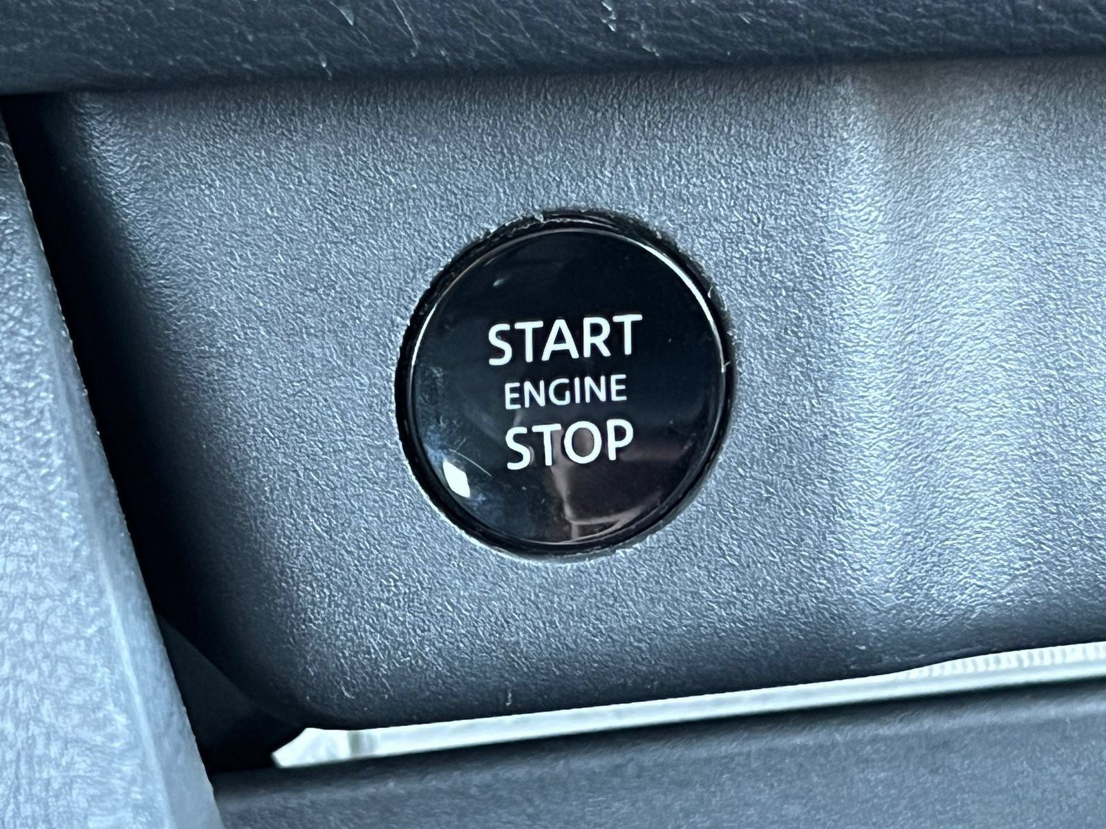 Used 2024 Nissan Rogue SV FWD image 28