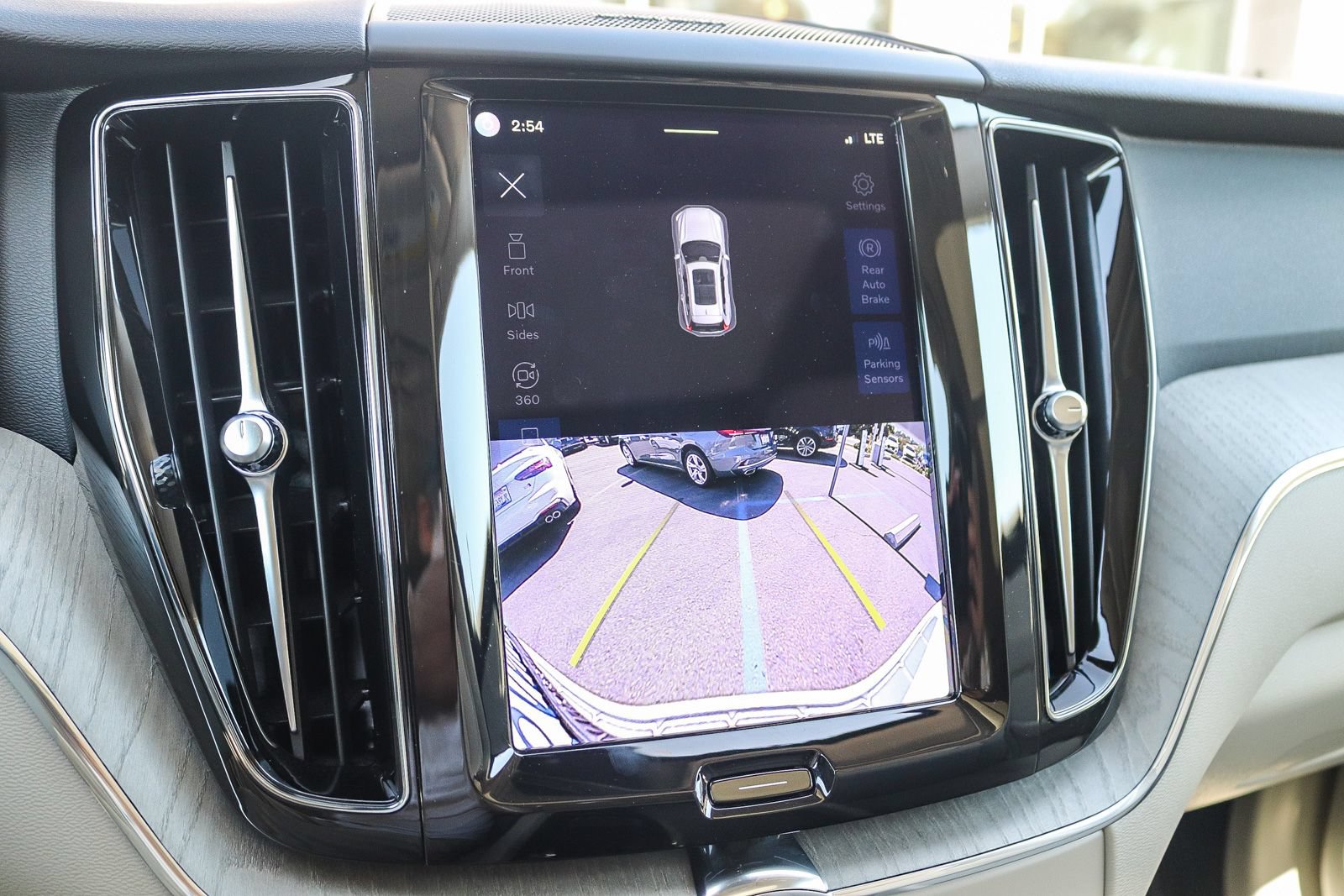 Used 2023 Volvo XC60 B5 Plus w/ Protection Package Premier FWD image 28