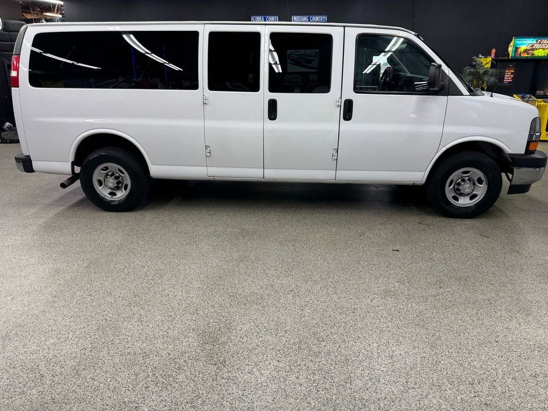 Used 2017 Chevrolet Express 3500 LT w/ LT Preferred Equipment Group RWD image 6