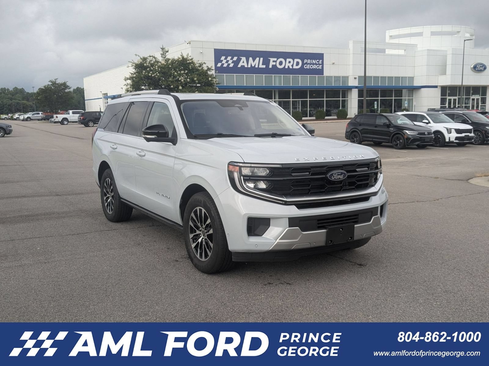 Used 2025 Ford Expedition Platinum AWD/4WD image 1