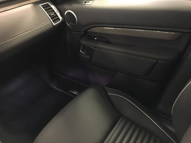 New 2023 Land Rover Discovery Metropolitan Edition image 28