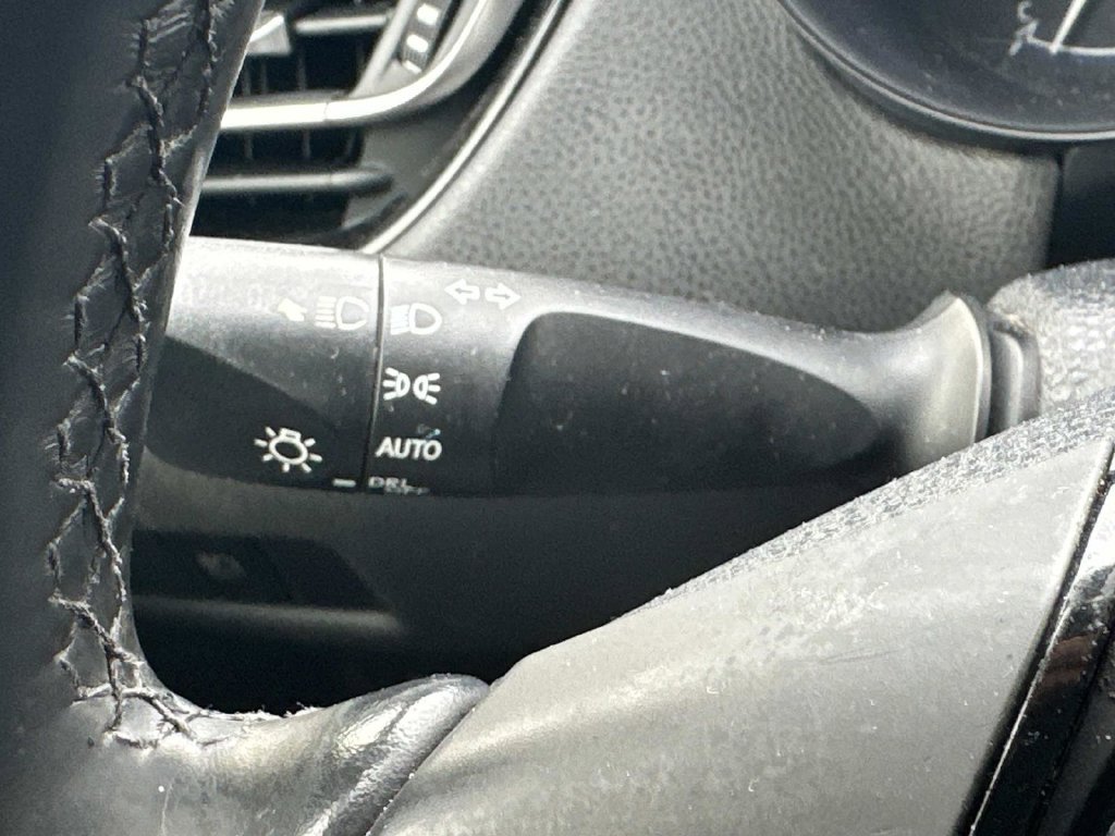 Used 2018 Toyota C-HR XLE FWD image 25