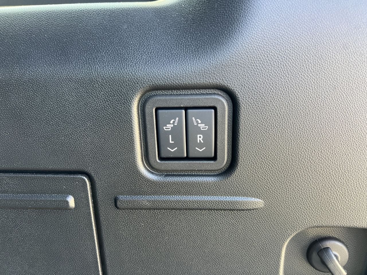 Used 2025 GMC Hummer EV 3X AWD/4WD image 32