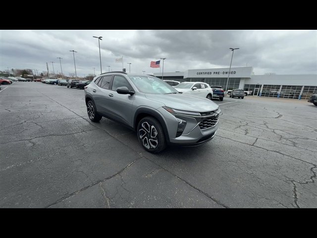 Certified 2024 Chevrolet Trax RS w/ Sunroof Package image 2