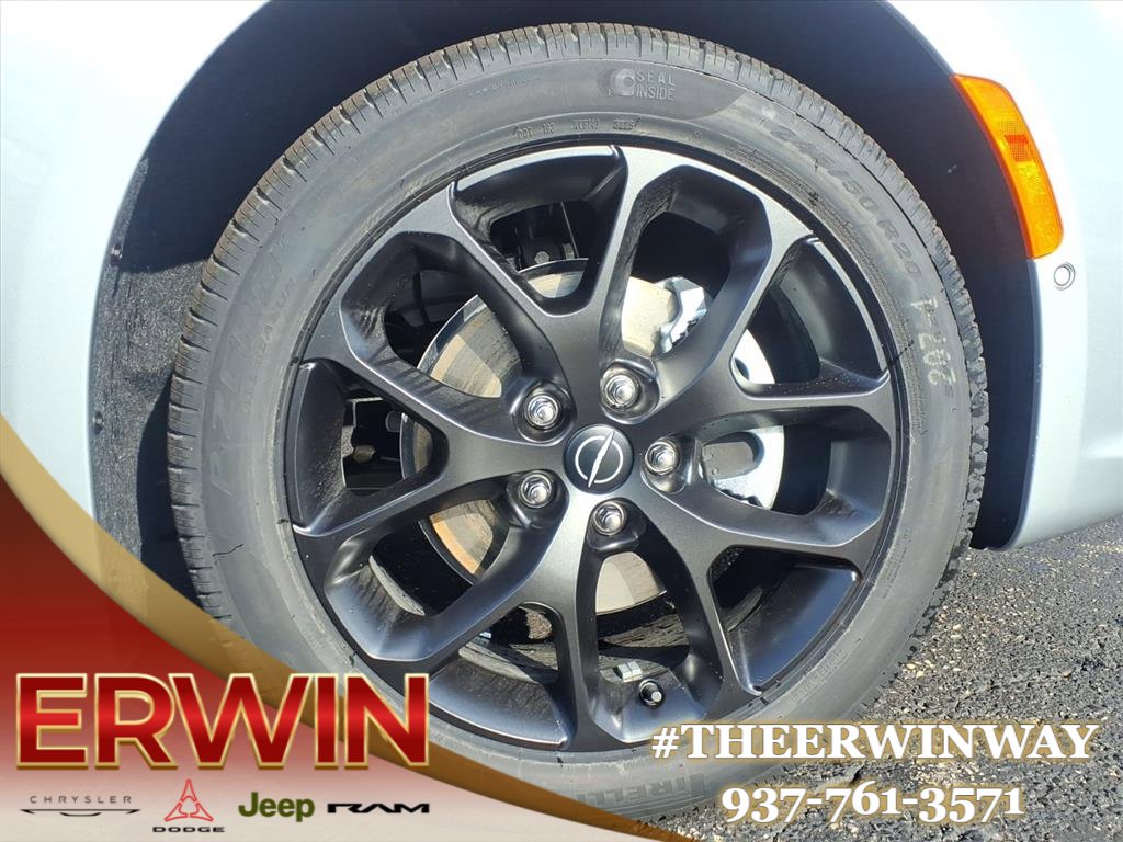 New 2026 Chrysler Pacifica Select w/ S Appearance Package image 7