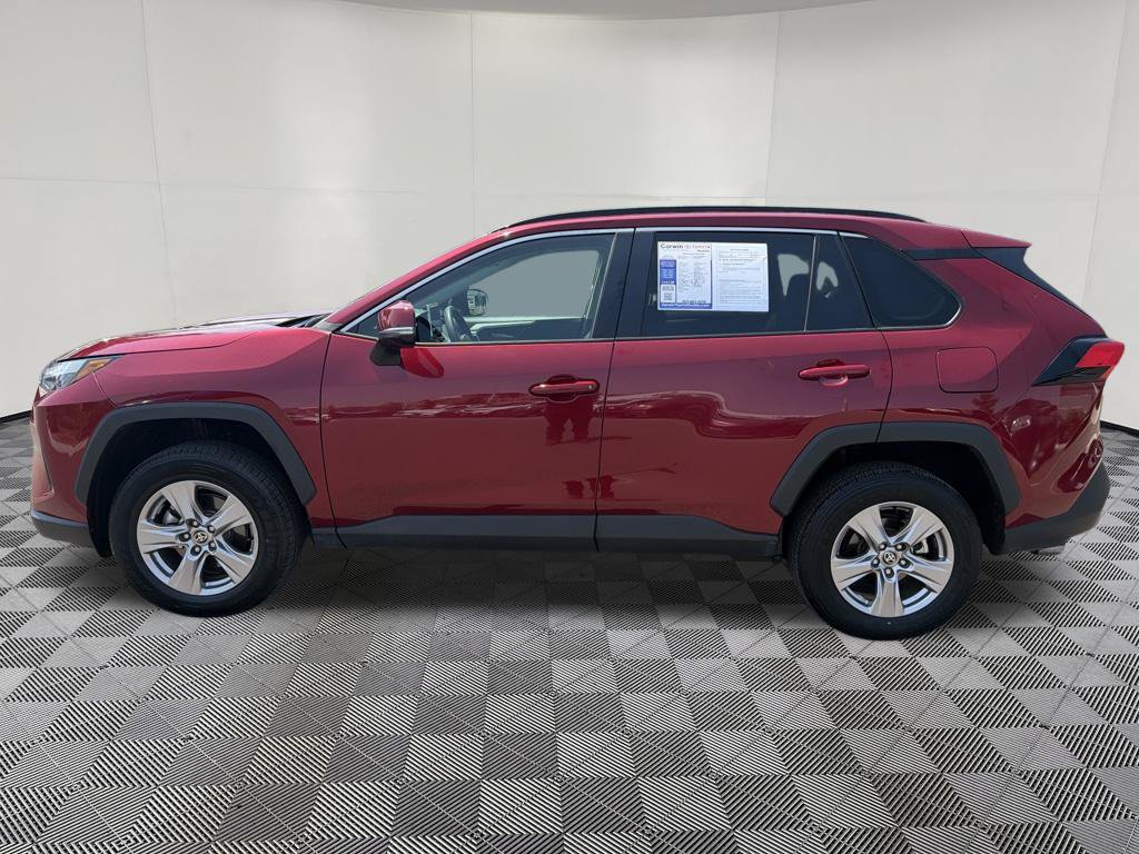 Used 2025 Toyota RAV4 XLE AWD/4WD image 4