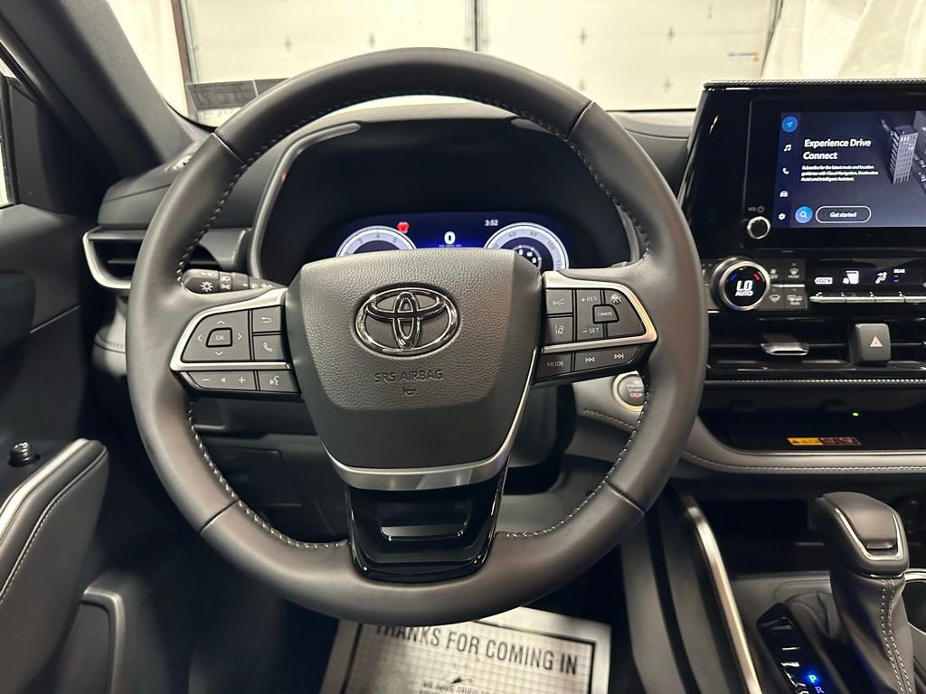 Used 2025 Toyota Highlander XSE image 18