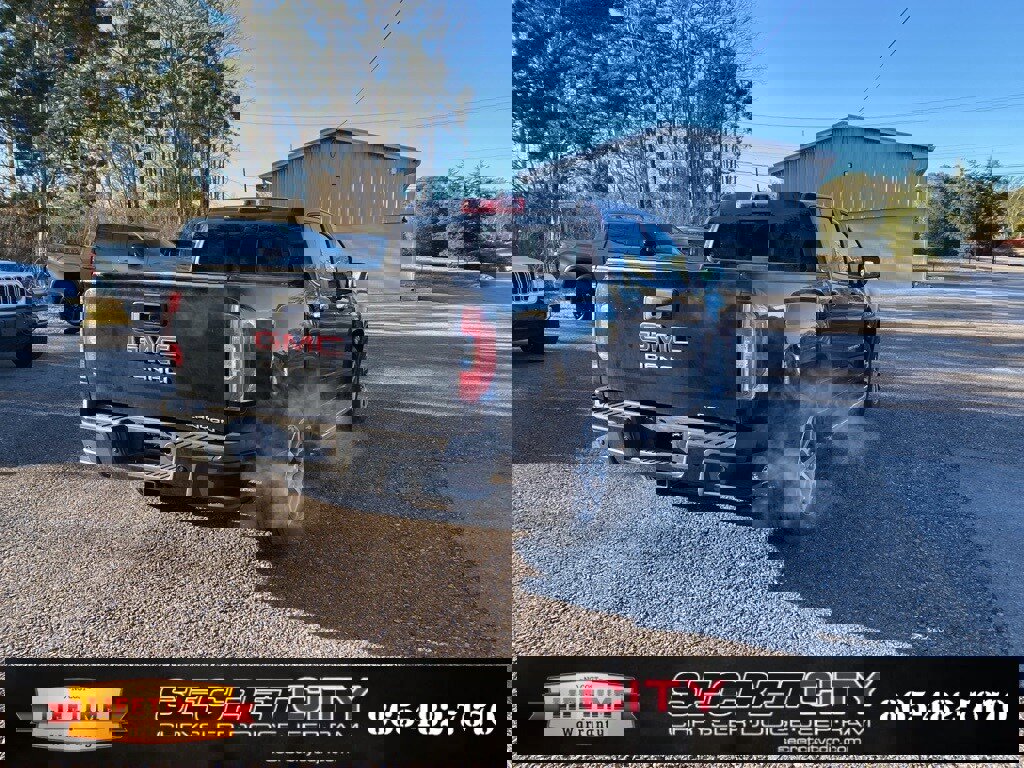 Used 2022 GMC Canyon Denali image 5