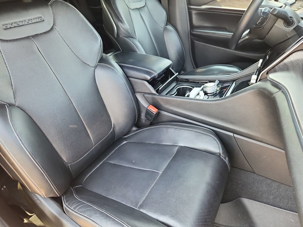 Certified 2022 Jeep Grand Cherokee Overland w/ Luxury Tech Group IV AWD/4WD image 13