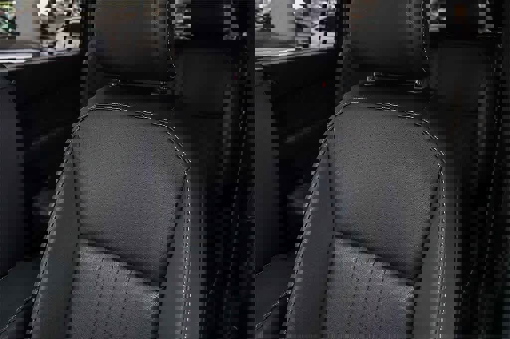 Used 2023 Volkswagen Tiguan SE R-Line image 28