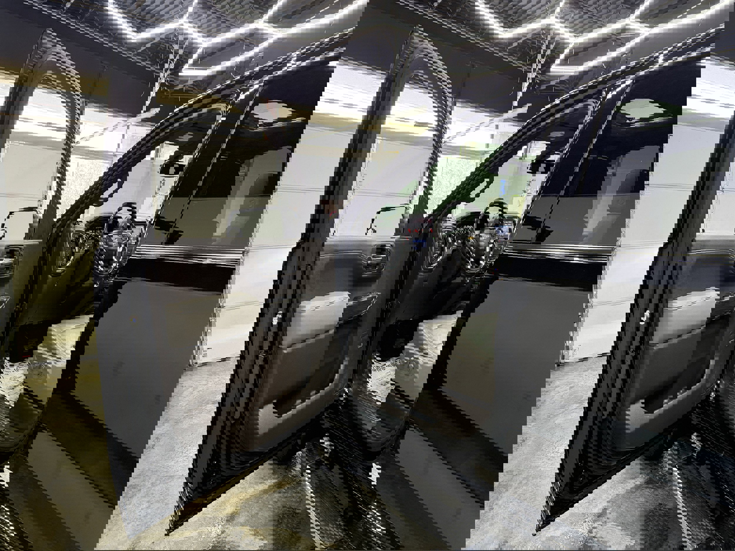 Used 2020 Chevrolet Silverado 1500 LTZ w/ LTZ Premium Package image 9