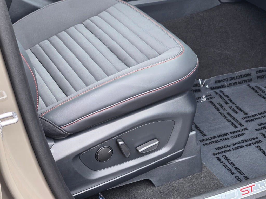 New 2026 Ford Explorer ST-Line w/ ST-Line Street Pack image 7