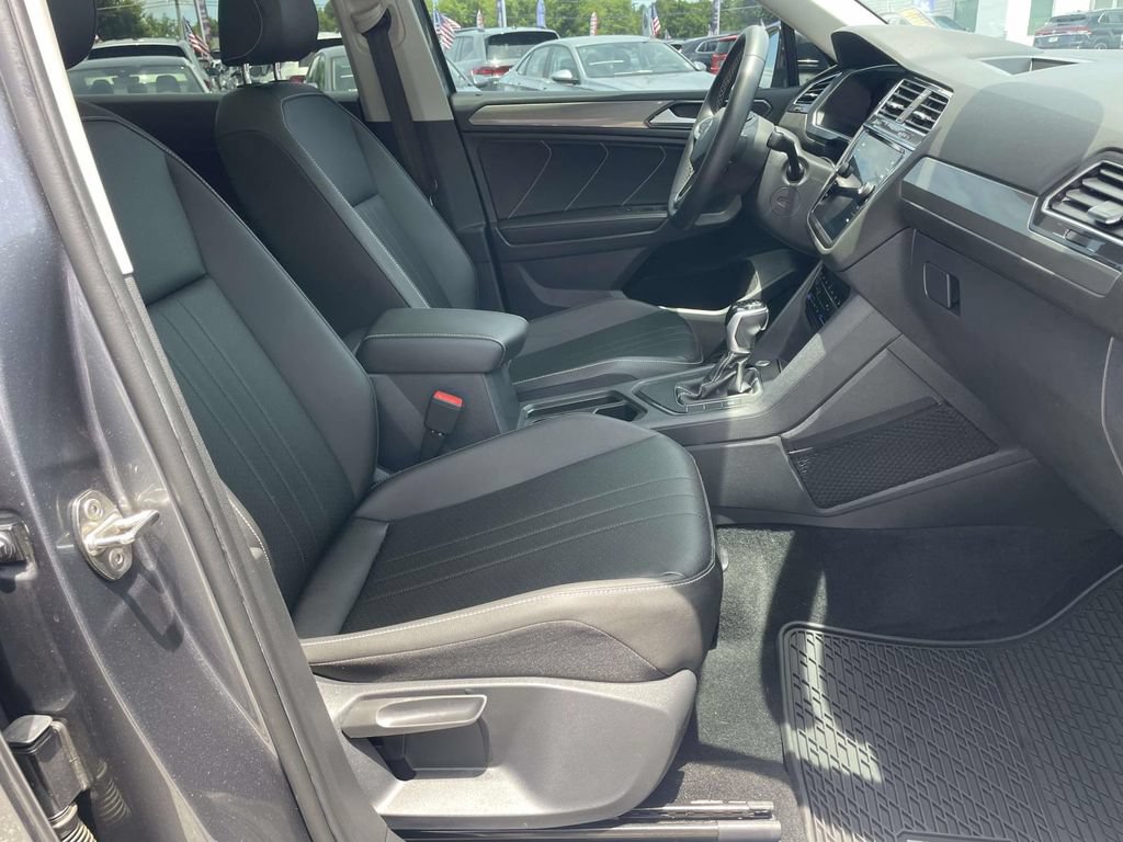 Used 2022 Volkswagen Tiguan SE FWD image 8