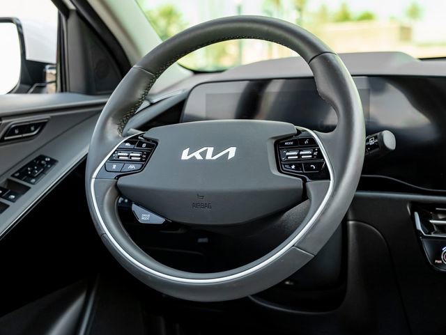 Used 2023 Kia Niro SX image 18
