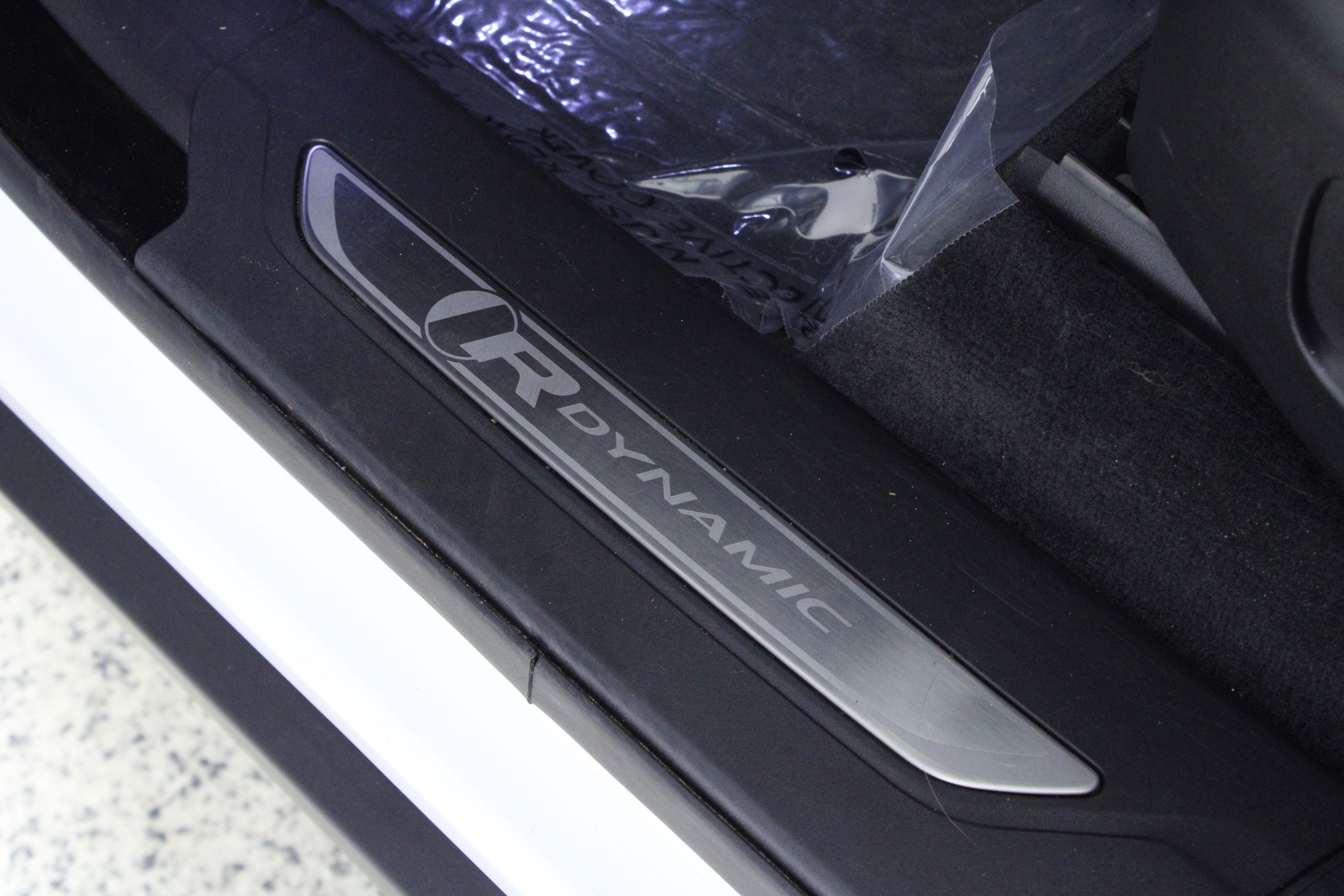 Used 2023 Land Rover Range Rover Velar R-Dynamic S image 19