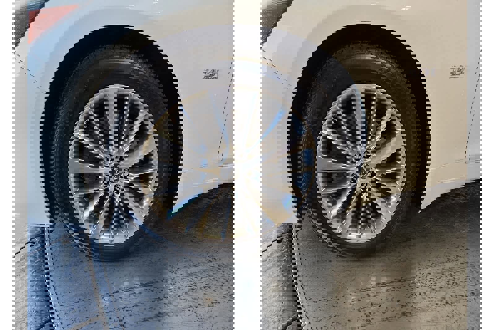 Used 2018 INFINITI Q50 Luxe w/ Cargo Package (L95) image 3