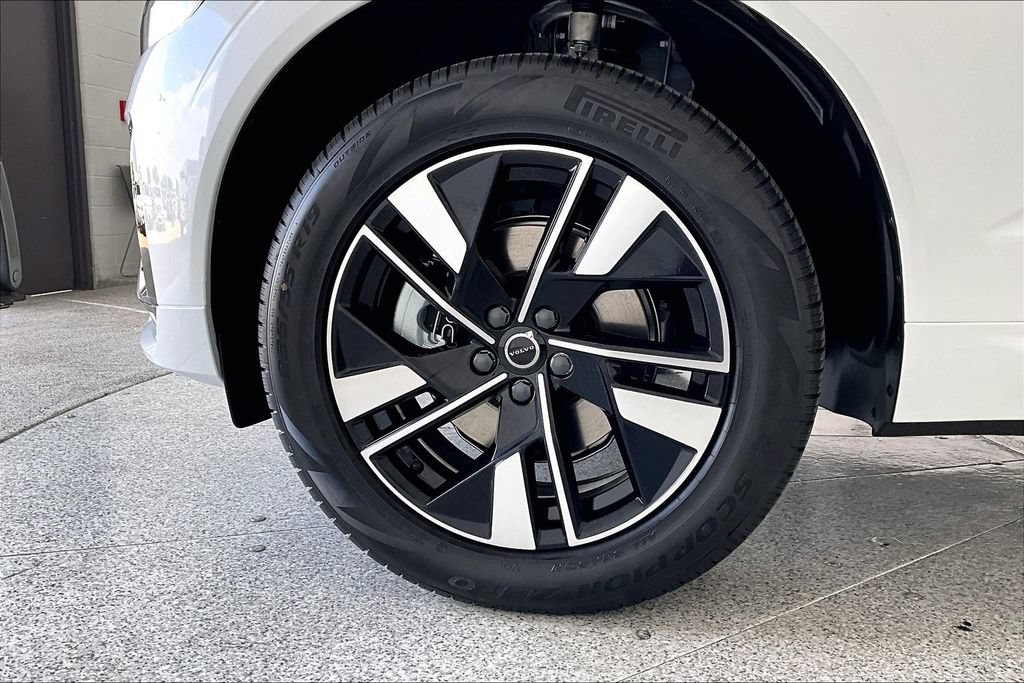 New 2026 Volvo XC60 B5 Core w/ Climate Package AWD/4WD image 29