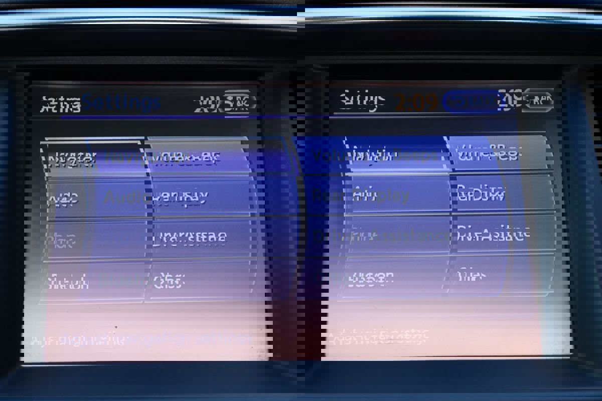 Used 2016 INFINITI QX80 Luxe w/ 22" Wheel Package image 25