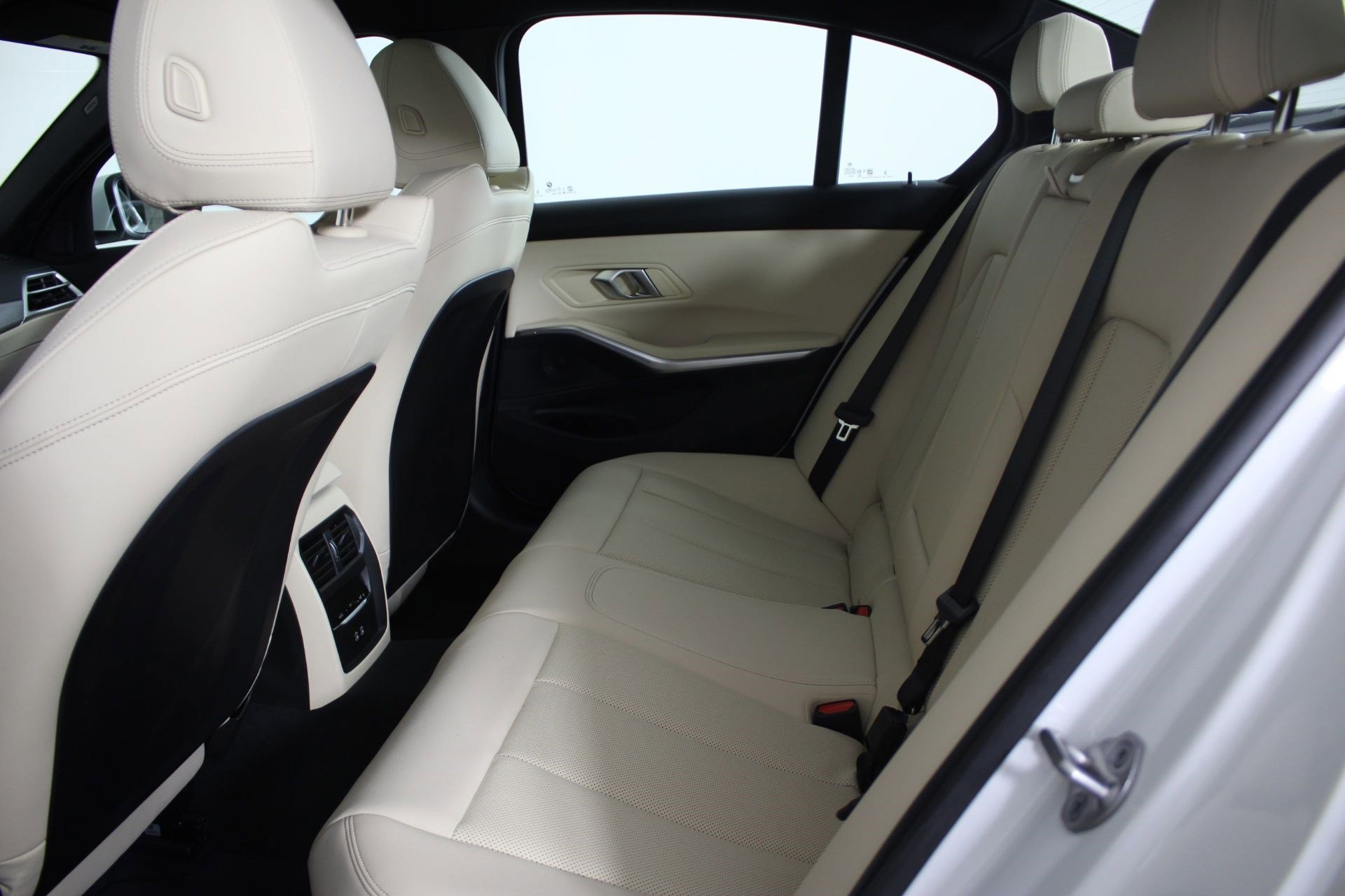 New 2026 BMW 330i Sedan w/ Premium Package RWD image 21