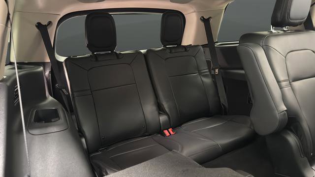 Used 2024 Lincoln Aviator AWD w/ Premium Package image 2