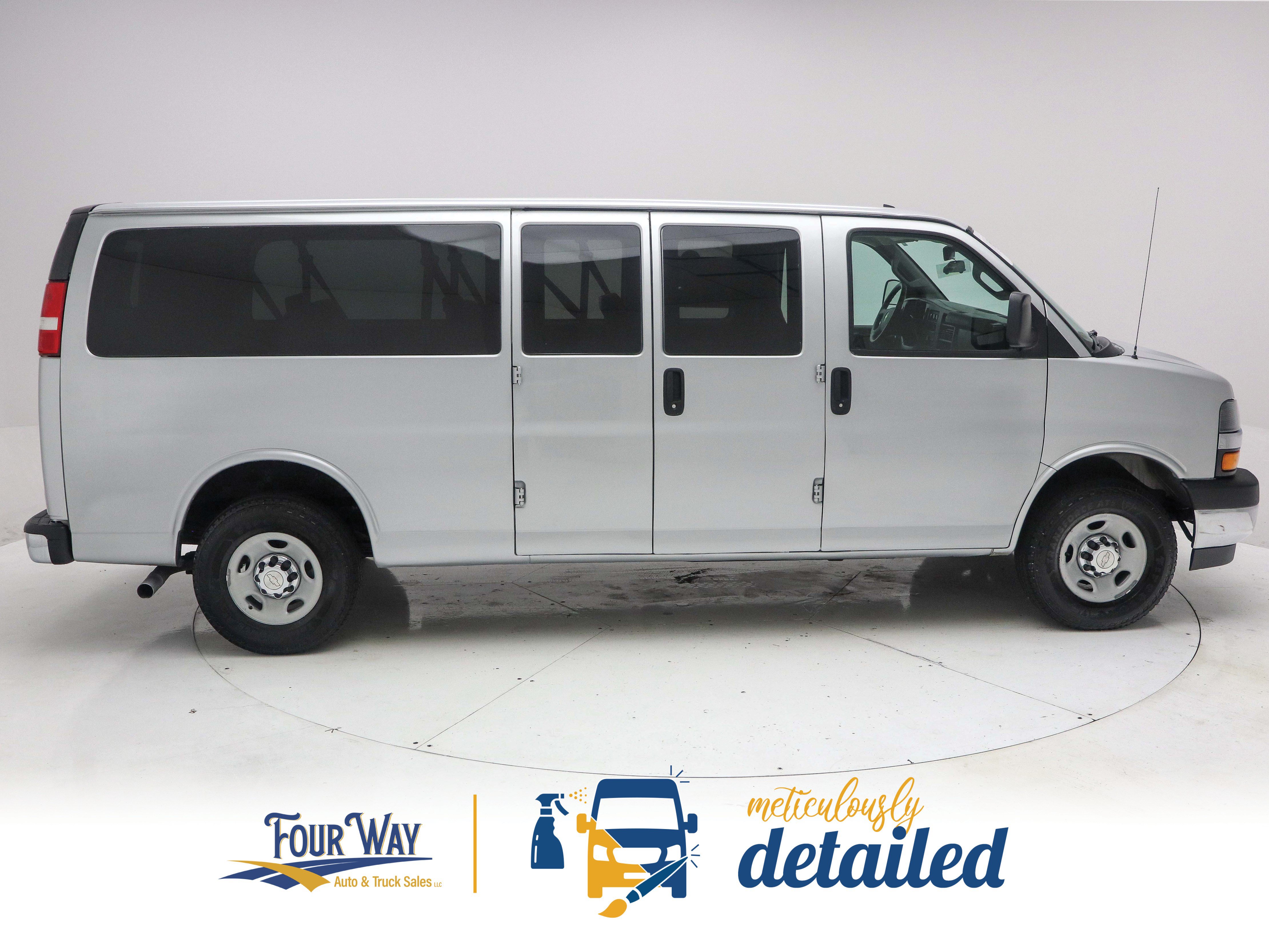 Used 2020 Chevrolet Express 3500 LT w/ LT Preferred Equipment Group RWD image 2