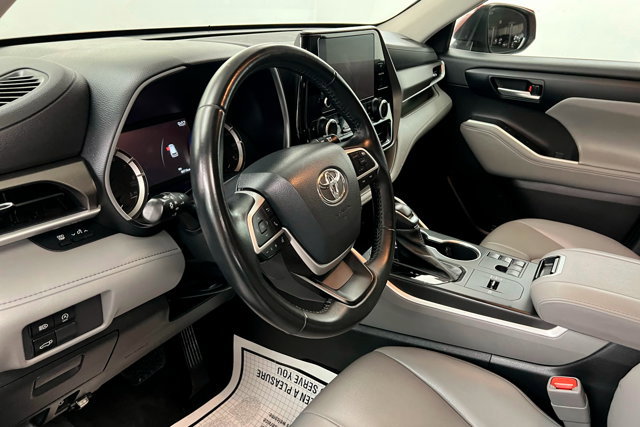 Used 2023 Toyota Highlander XLE image 15