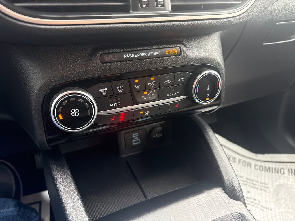 Used 2022 Ford Escape SE w/ Cold Weather Package image 30