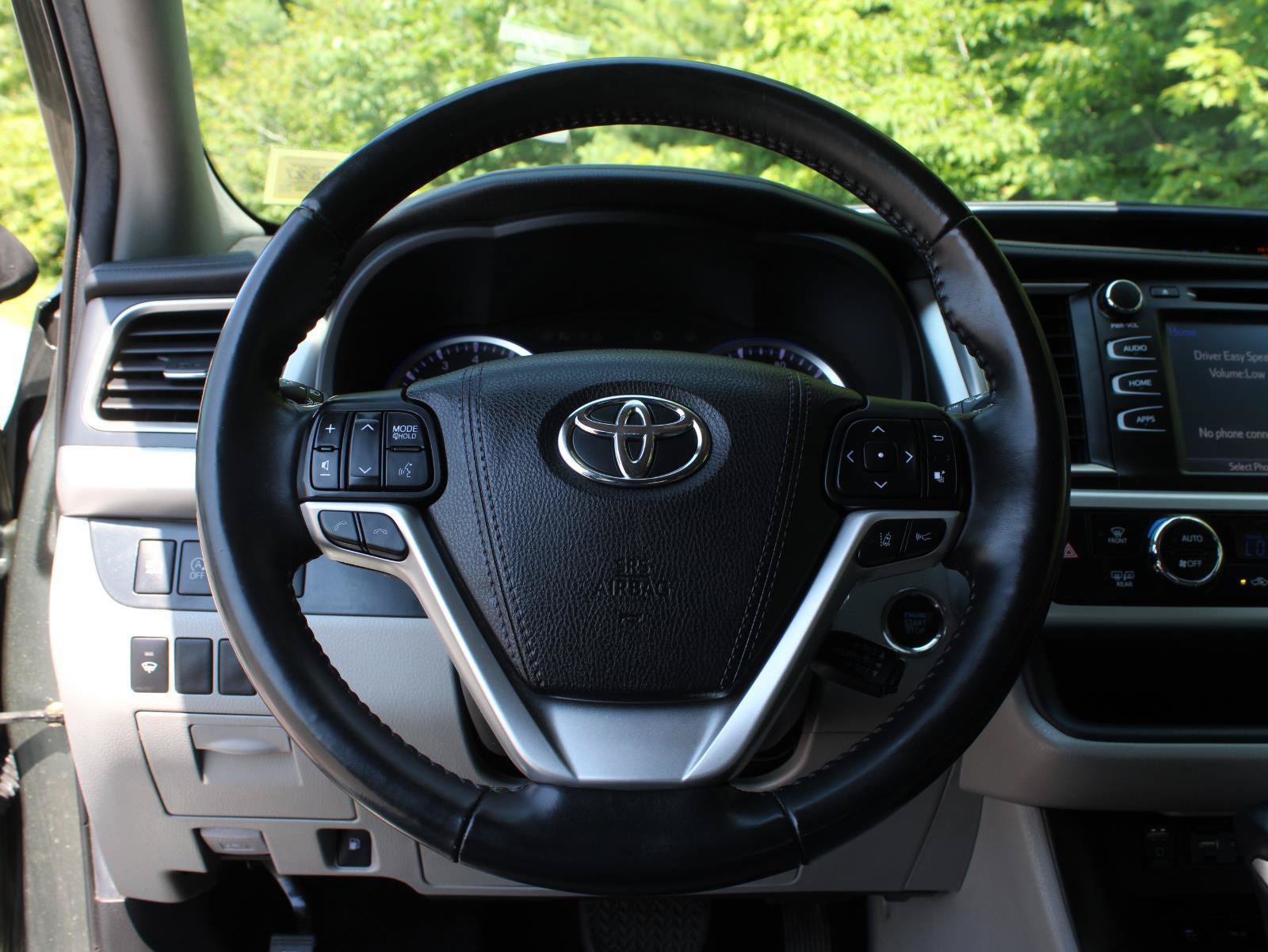 Used 2019 Toyota Highlander XLE AWD/4WD image 10