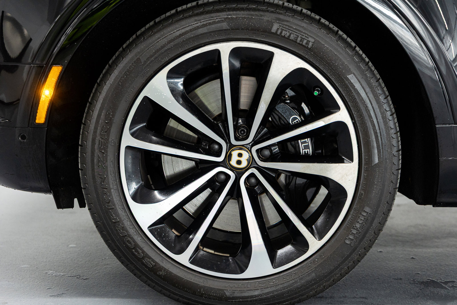 Used 2020 Bentley Bentayga image 16