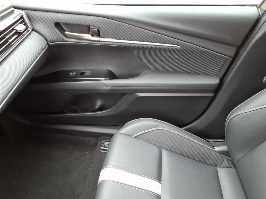 Used 2025 Toyota Camry SE image 25