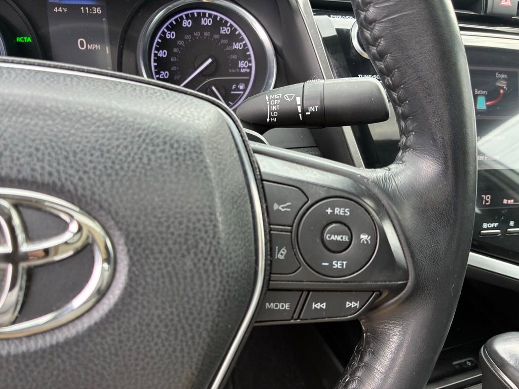 Used 2020 Toyota Camry SE w/ Sunroof Package image 25