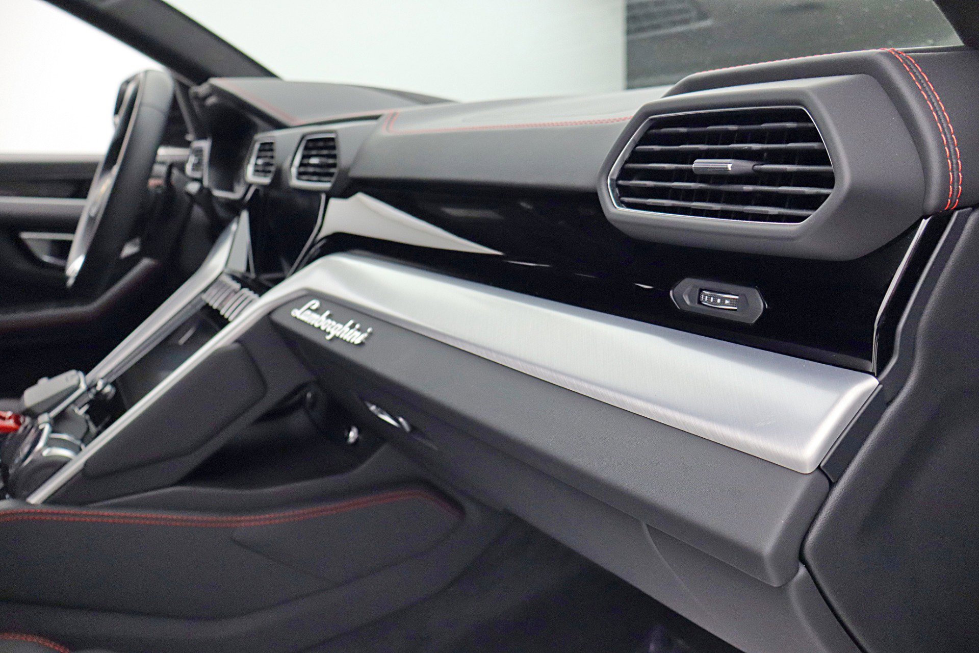 Used 2024 Lamborghini Urus S image 41