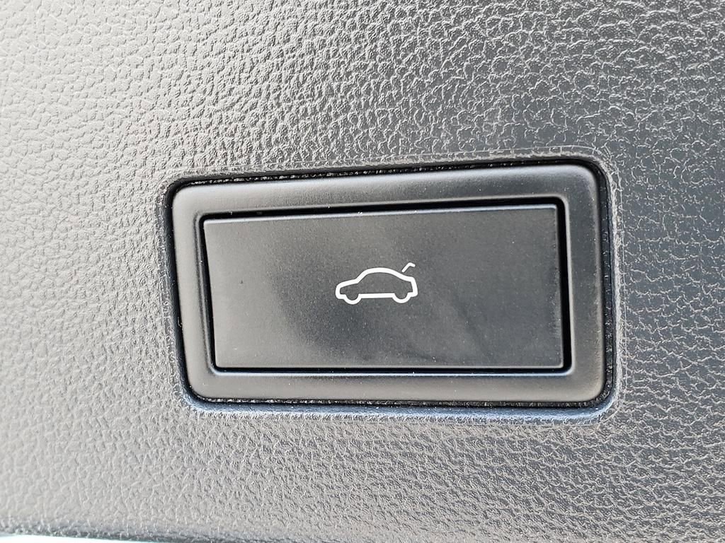 Used 2024 Volkswagen Atlas Cross Sport SEL image 8