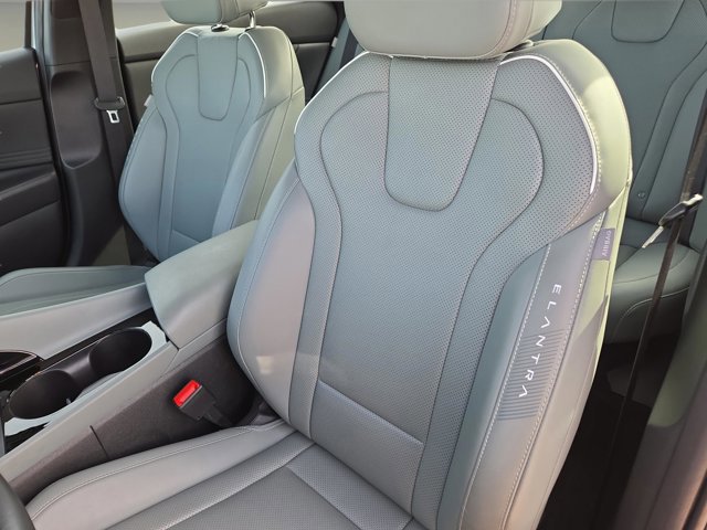 Used 2025 Hyundai Elantra Limited FWD image 15