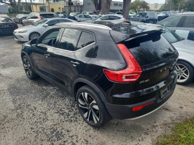 Certified 2023 Volvo XC40 B5 Plus w/ Protection Package Premier image 2